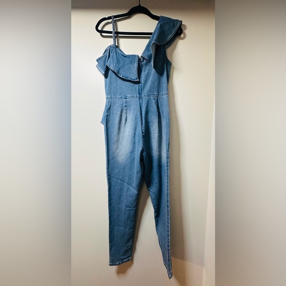 VENUS Blue Denim Ruffle Overalls - Picture 7 of 10